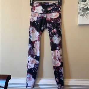 Old Navy Go Dry floral workout leggings